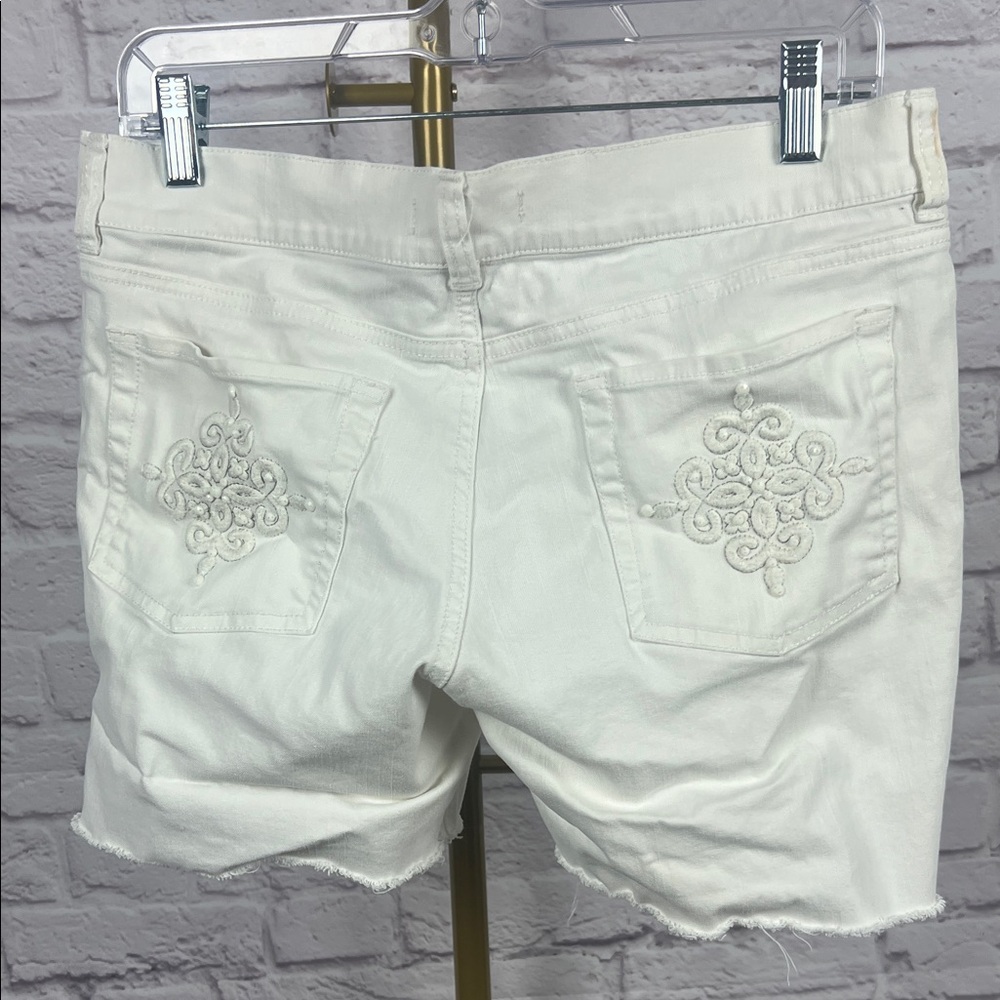White House Black Market Cream Frayed Hem Bermuda Shorts - Picture 7 of 7